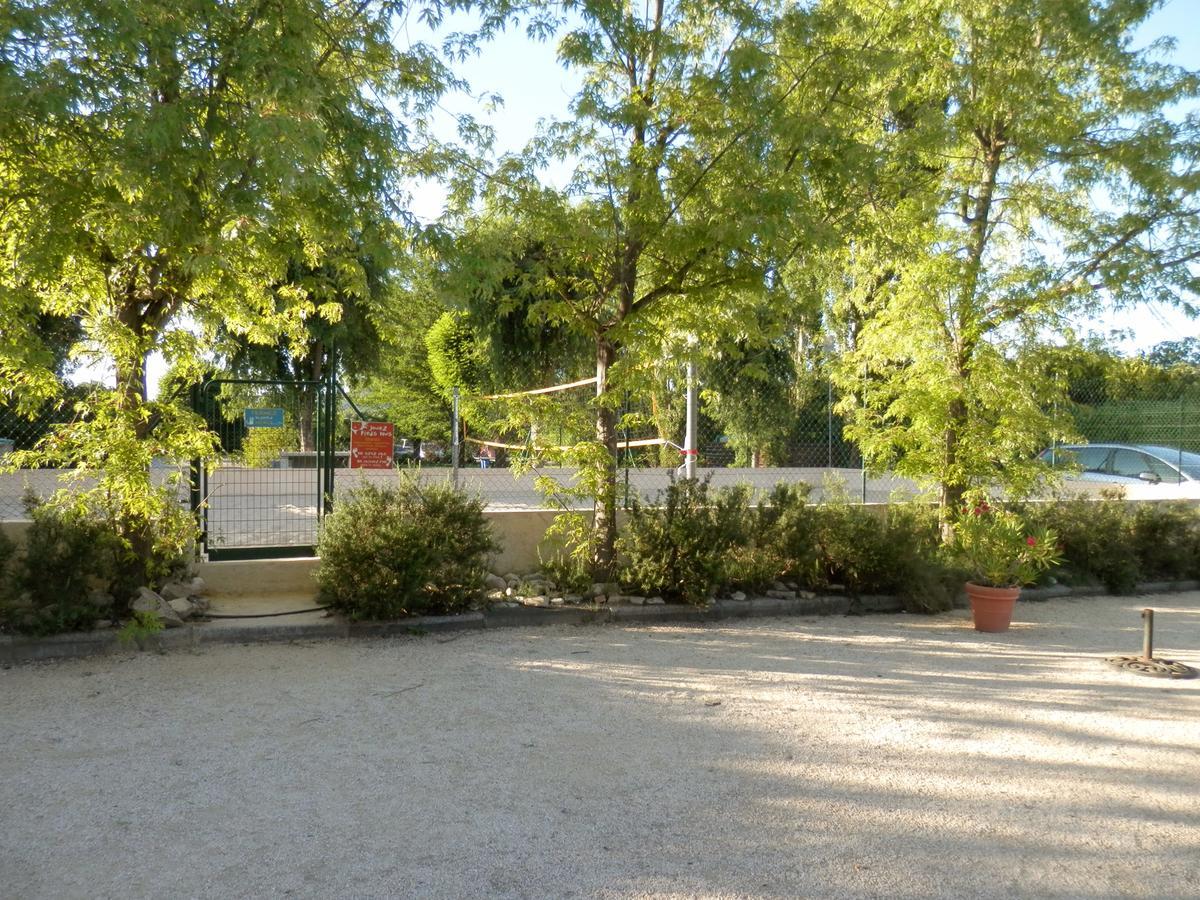 Les Cigalous Hotel Salavas Exterior foto